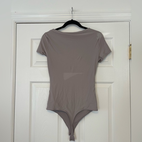 Abercrombie & Fitch Soft Matte Seamless Short-Sleeve Squareneck Bodysuit NWT - Picture 3 of 9